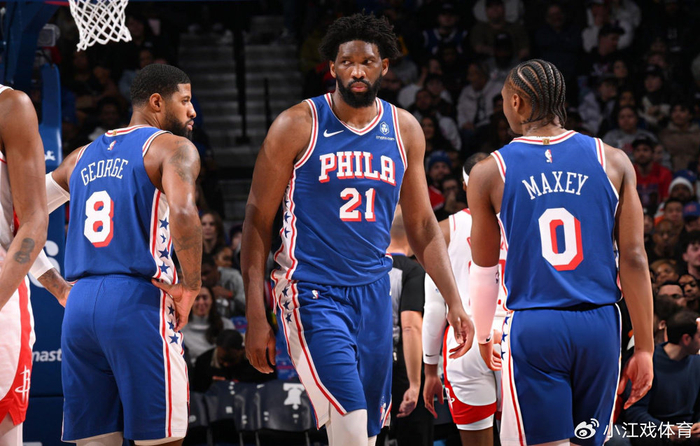 开云体育-恩比德狂砍32+15+10！创生涯第68次三双 全场12罚引火箭不满|阿尔佩伦-申京|乔尔-恩比德|休斯敦火箭队|NBA常规赛|费城76人队_新浪新闻