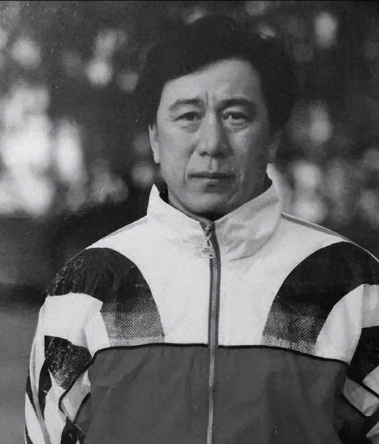 开云体育app-他是中国足球教父,徐根宝是他的徒弟,93岁精神矍铄,桃李满天下