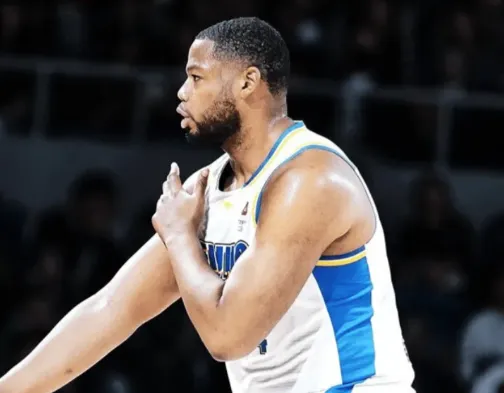 开云体育app-斯佩尔曼首节出战仅5分钟，个人已经累计3次犯规